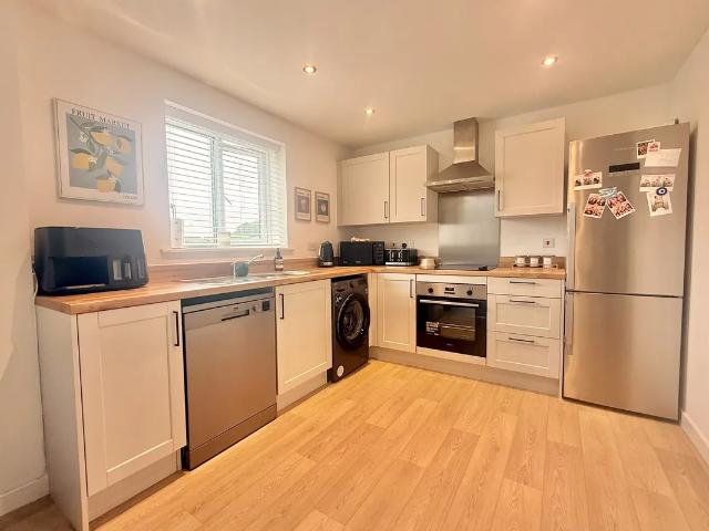 Flat for rent in Churwell, West Yorkshire