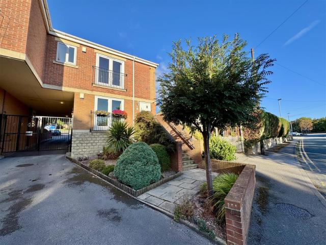 Flat for rent in Darton, South Yorkshire