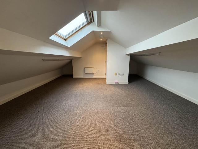 Flat for rent in Haugh, Burnedge