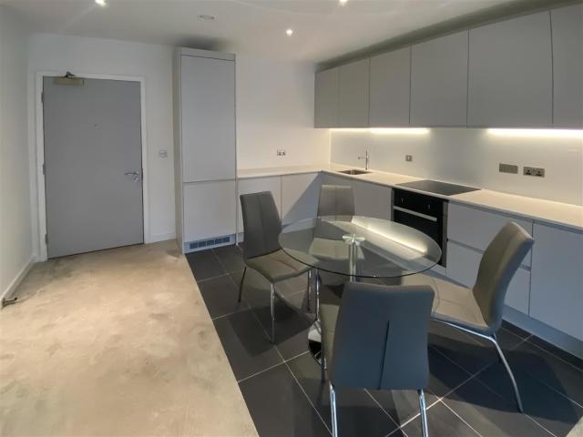 Flat for rent in Lee Bank, Greater Manchester