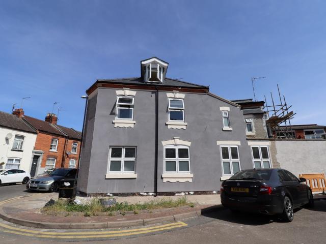 Flat for rent in Semilong, Northampton