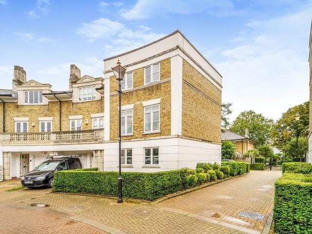 Flat for rent in Chiswick Place, Greater London