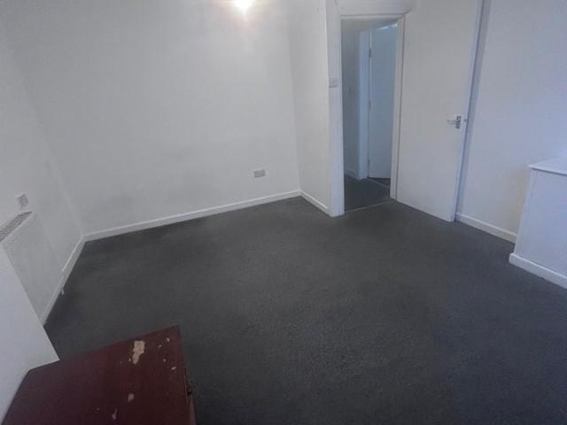 Flat for rent in Elm Park, Calderstones