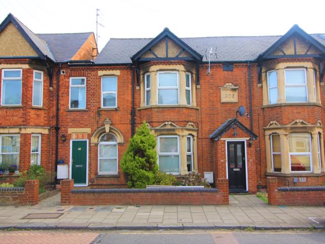 Flat for rent in Queens Park, Bedford