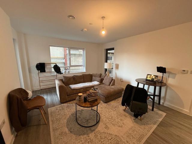 Flat for rent in Chinatown, Calderstones