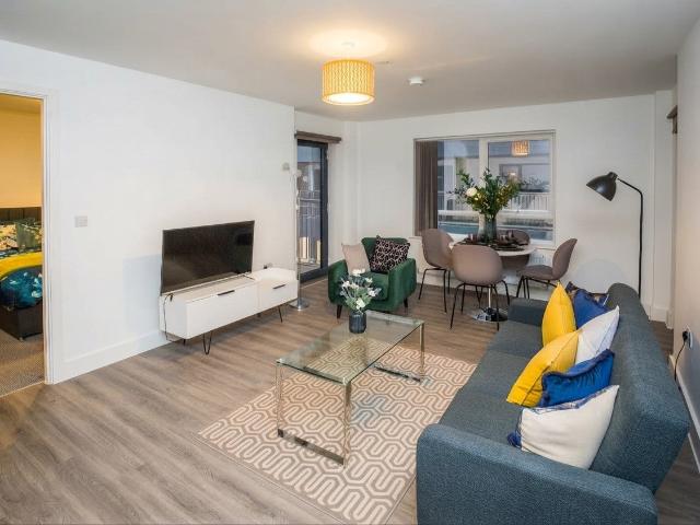 Flat for rent in Chinatown, Calderstones