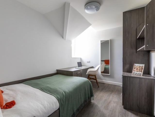 Flat for rent in Hyde Park, Leeds
