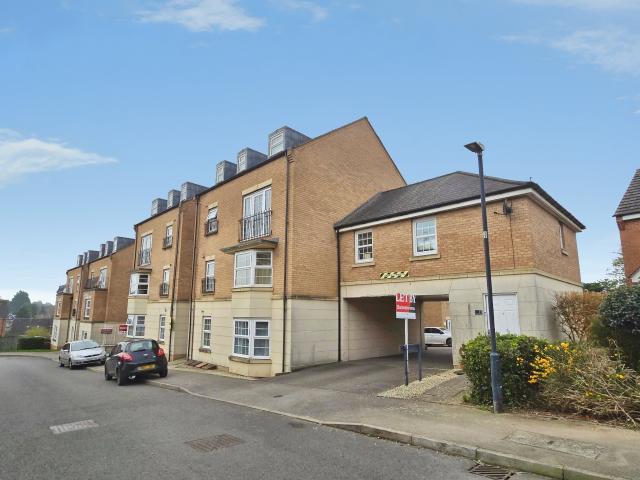 Flat for rent in Overslade, New Bilton