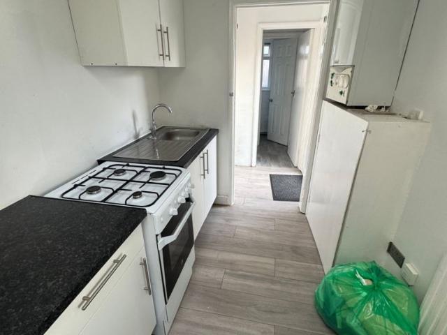 Flat for rent in Loxford, Greater London