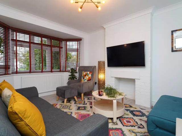 Flat for rent in Hersham, Elmbridge
