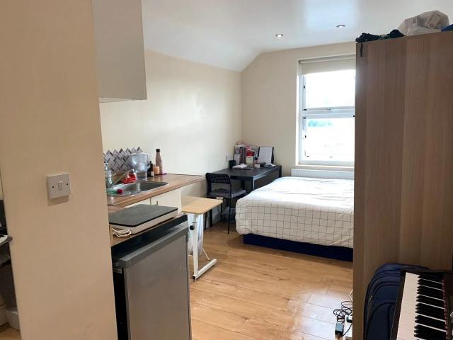 Flat for rent in London Borough of Hounslow, Greater London