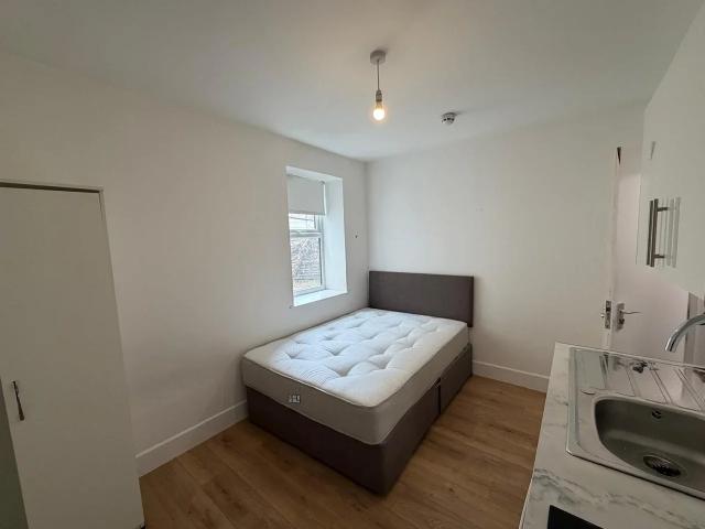 Flat for rent in London Borough of Hounslow, Greater London