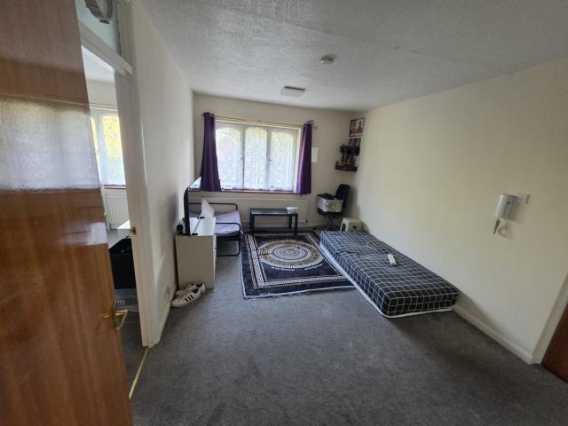 Flat for rent in London Borough of Brent, Greater London