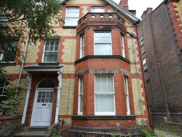 Flat for rent in Calderstones