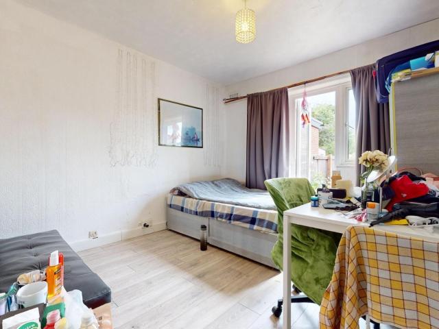 Flat for rent in London Borough of Ealing, Park Royal