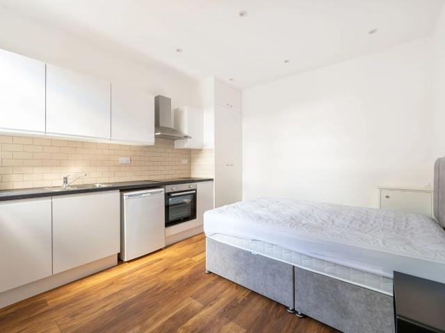 Flat for rent in Dollis Hill, Greater London