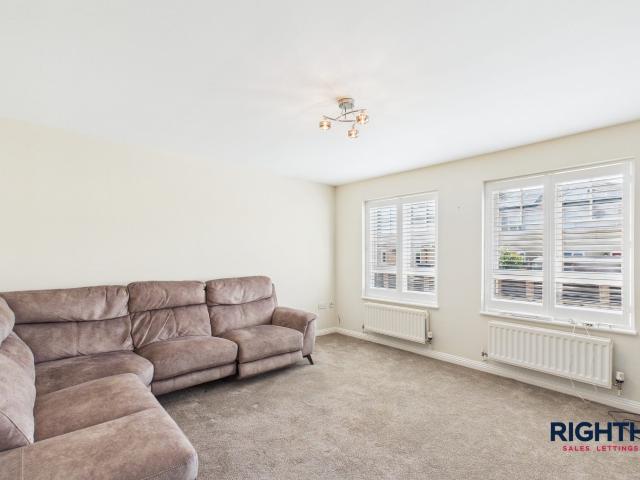 Flat for rent in Westwood Park, West Yorkshire