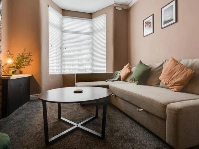 House for rent in Calderstones