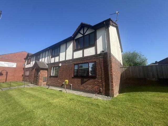Flat for rent in Lee Bank, Greater Manchester