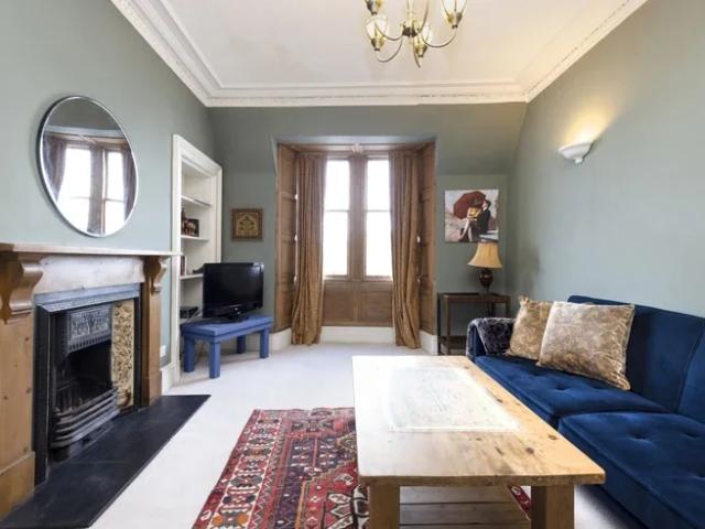 Flat for rent in Canongate, Old Town