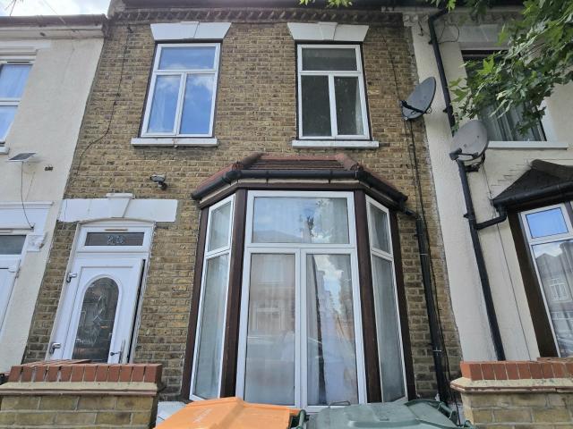 Flat for rent in Upton Park, Greater London