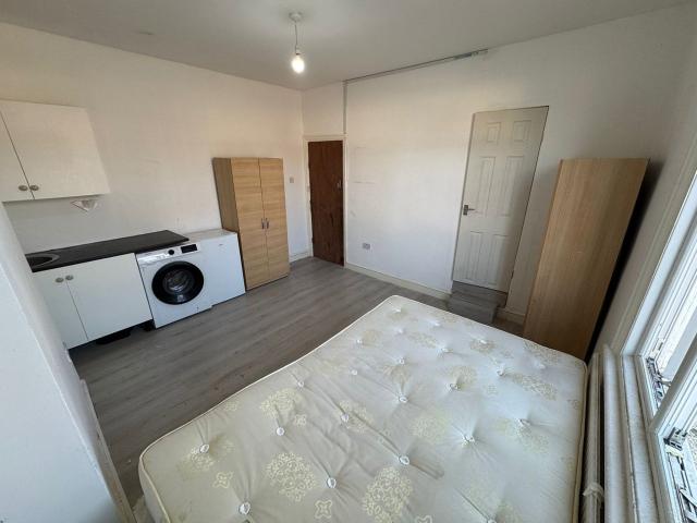 Flat for rent in Alperton, Greater London