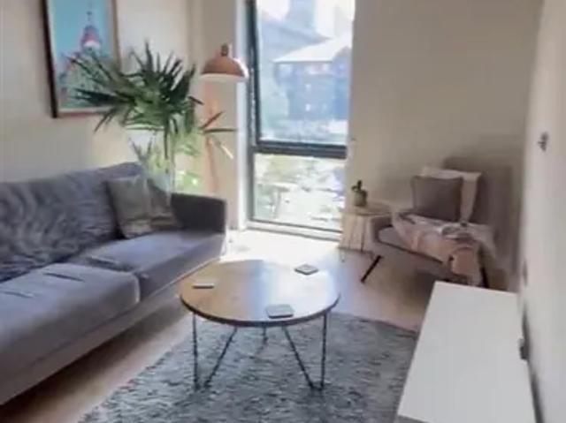 Flat for rent in Calderstones