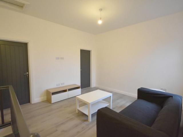 Flat for rent in Ball Hill, West Midlands