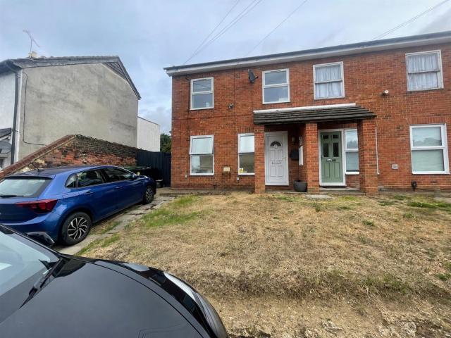Flat for rent in Ringlestone, Midway