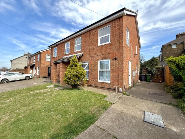 Flat for rent in Ringlestone, Midway