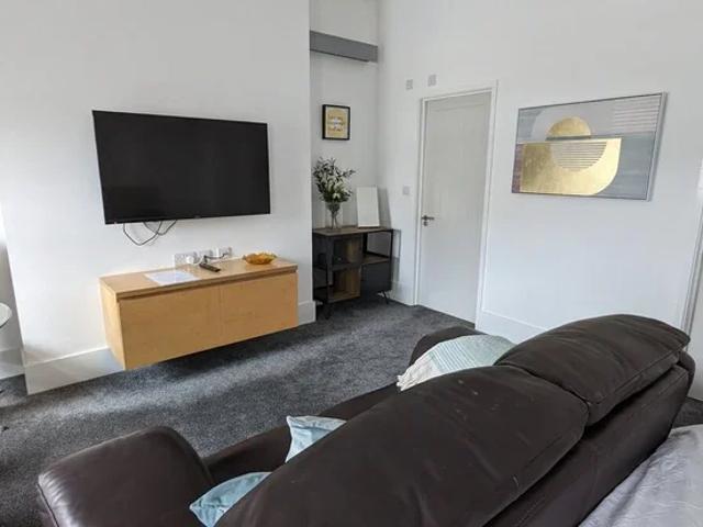 Flat for rent in Merthyr Tydfil, Twynyrodyn