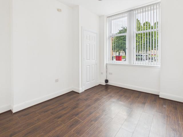 Flat for rent in Castlehead, Glenburn