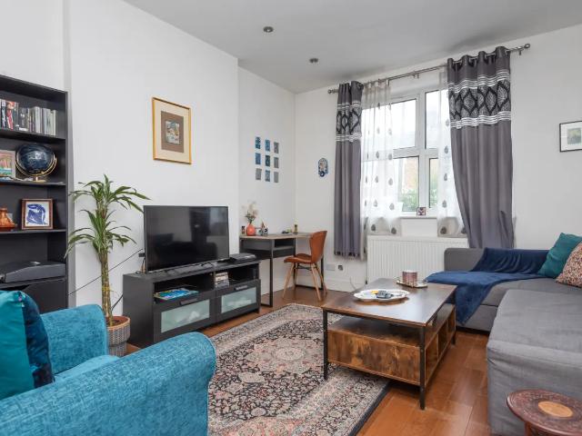 Flat for rent in Colney Hatch, Greater London
