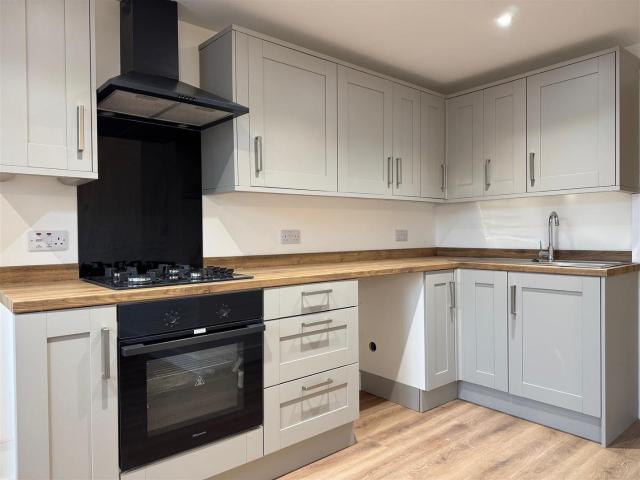 Flat for rent in New Parks, Old Wharf