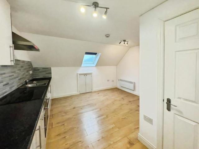 Flat for rent in New Parks, Old Wharf