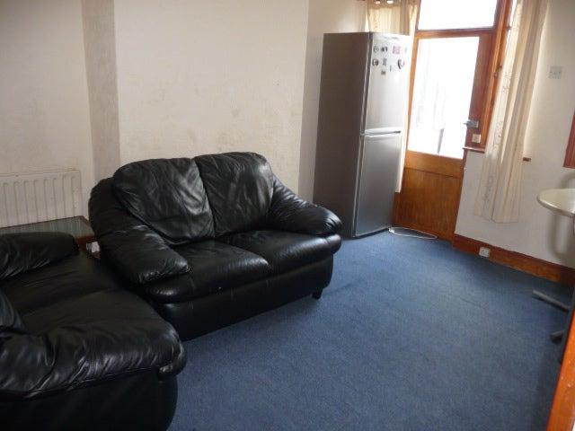 Flat for rent in Hyde Park, Leeds