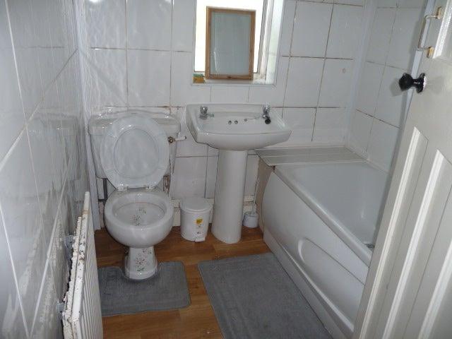 Flat for rent in Hyde Park, West Yorkshire
