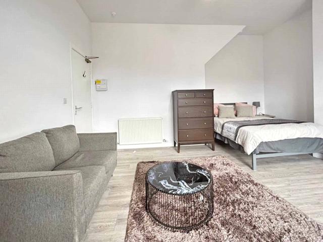 Flat for rent in Hyde Park, West Yorkshire