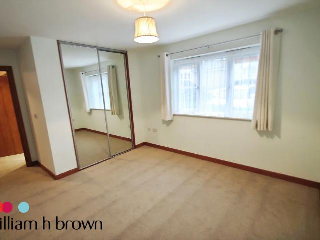 Flat for rent in Purfleet, Essex