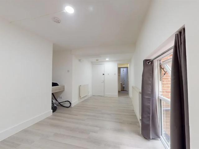 Flat for rent in Dudden Hill, Greater London
