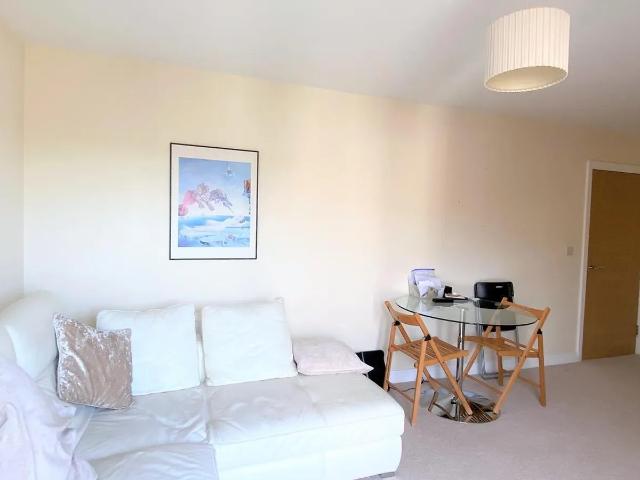 Flat for rent in Ickenham, Greater London