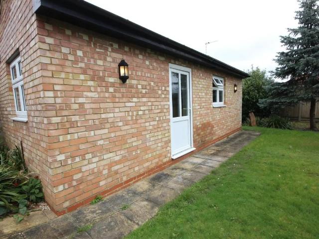 Flat for rent in South Stanmore, Greater London