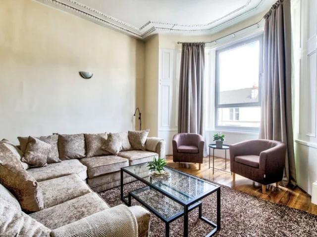 Flat for rent in Port Eglinton, Strathbungo