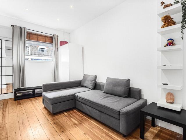 Flat for rent in Kennington, Greater London