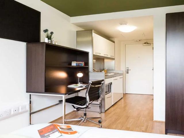 Flat for rent in North Kensington, Greater London
