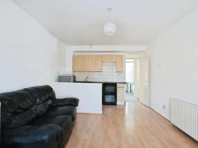 Flat for rent in Holywell Estate, North Watford