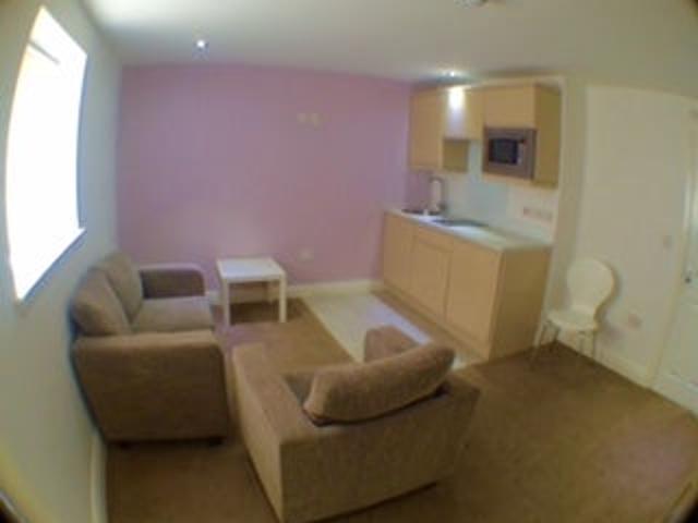 Flat for rent in Elm Park, Calderstones