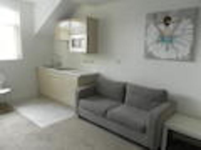 Flat for rent in Elm Park, Calderstones