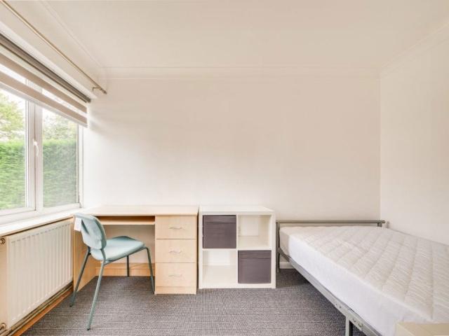 Flat for rent in Canterbury, Barton Estate
