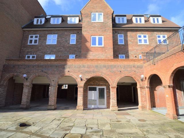 Flat for rent in Longfield and New Barn, Monks Orchard